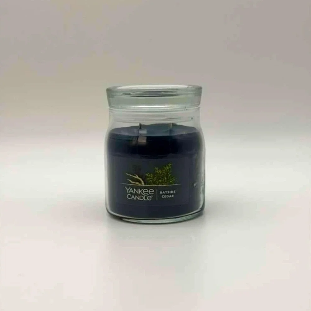 Yankee Candle Bayside Cedar Signature Medium Jar - 13 oz 2-Wick‎ - NWT